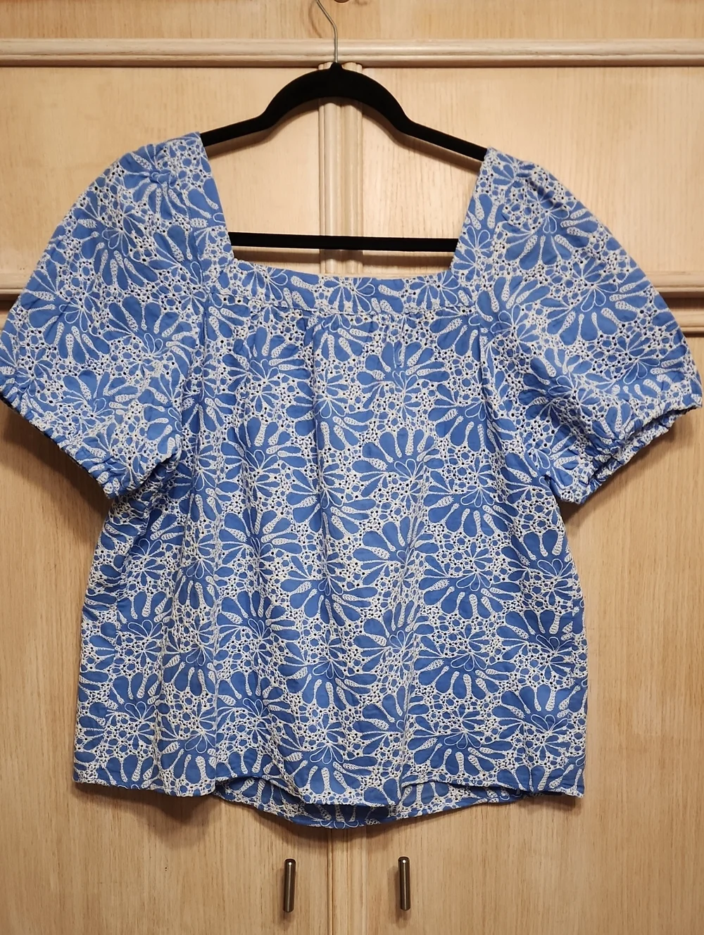 NWT LOFT Blue White Baby Doll Floral Eyelet Puff-Sleeve Top SZ LP